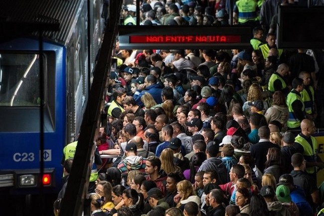 Melihat Sarden Kaleng Kereta dari Tokyo Sampai New York