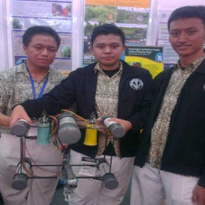 Hebat, Tiga Siswa SMAN Ini Mampu Buat Robot Canggih