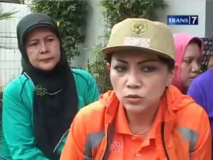 Lurah Cantik Tak Takut Dilengser