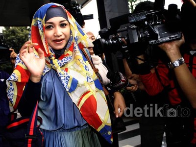 Jenguk Fathanah, Sefti Bawa Cinta
