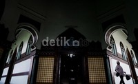 Luas keseluruhan bangunan masjid adalah 5.000 meter.