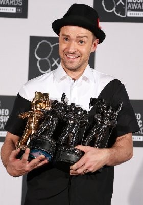 Diejek Kanye West, Justin Timberlake Balas dengan Ajakan Berduet