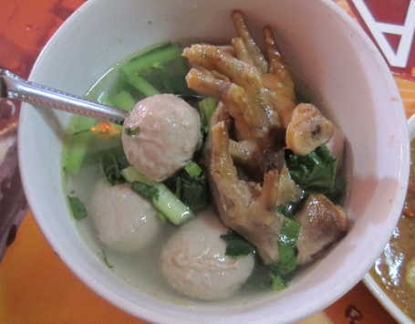 soto ayam spanduk dan Slruup! Ceker Batan: Bakso Upuy Warung Sedap Gurih