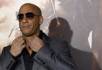 Vin Diesel terlihat berpose di depan kamera. REUTERS/Mario Anzuoni.