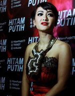 Julia Perez, Woman in Red