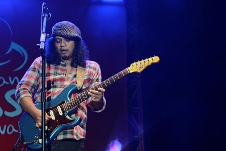 Gugun Blues Shelter Tutup Indonesian Jass Festival 2013