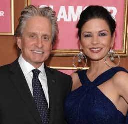 Pisah dari Catherine Zeta Jones, Michael Douglas Masih Pakai Cincin Kawin