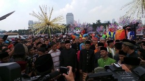 Berbaju Adat, Jokowi Hadiri Lebaran Betawi di Monas