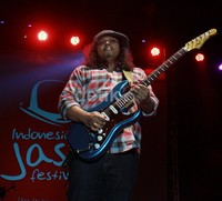 Lagu 'Mission', 'Solid Ground' dan 'Love Your Live' terpaksa membuat penonton bergoyang. Syaifullah Asep/DetikHot     