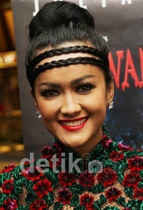 Masih Gunakan Nama Perez, Julia Terima Surat dari Pengadilan Perancis