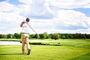 Rayuan Setan di Lapangan Golf untuk Muluskan Proyek