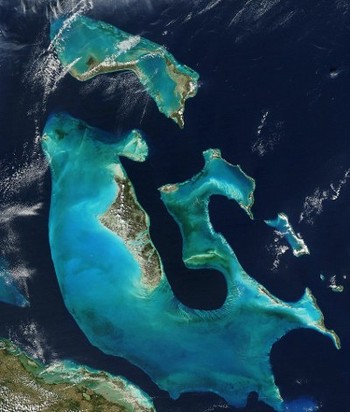 Pemandangan menarik pulau Bahama dari luar angkasa. (kredit foto: barcroft media)