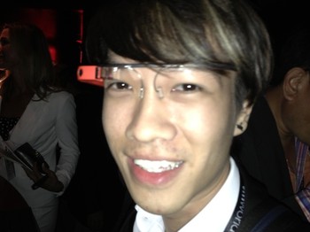     Adalah Clement Wong, berkat aplikasi besutannya di salah satu forum Android untuk Google Glass, ia berhasil menarik perhatian Google dan ditawari kacamata pintar tersebut.