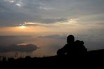 Sunrise Menggoda di Danau Toba