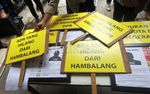 Aksi Jalan Kaki Laporkan Hilangnya Anggota DPR