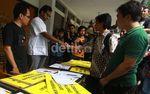 Aksi Jalan Kaki Laporkan Hilangnya Anggota DPR