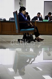 Selain dihukum 5 tahun penjara, Ratna juga didenda Rp 500 juta subsidair 3 bulan kurungan. Lamhot Aritonang/detikFoto.