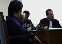 Majelis hakim dalam putusannya menyatakan Ratna terbukti menguntungkan orang lain dan korporasi dengan menyalahgunakan kewenangannya pada proyek 4 pengadaan yang merugikan keuangan negara Rp 50,477 miliar. Lamhot Aritonang/detikFoto.