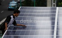 Peluncuran halte ramah lingkungan ini dilakukan di halte Transjakarta Polda, Senin (2/9).