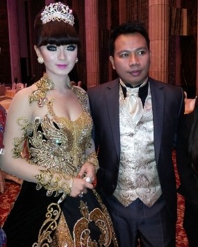 Resmi Tunangan, Zaskia \Gotik\ Juga Sudah Dibelikan Rumah oleh Vicky Resmi Tunangan, Zaskia \Gotik\ Juga Sudah Dibelikan Rumah oleh Vicky