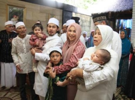 Ustad Guntur Bumi Gelar Akikah untuk Sang Putra