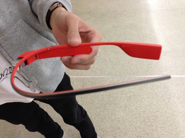 Menjajal Sensasi Google Glass