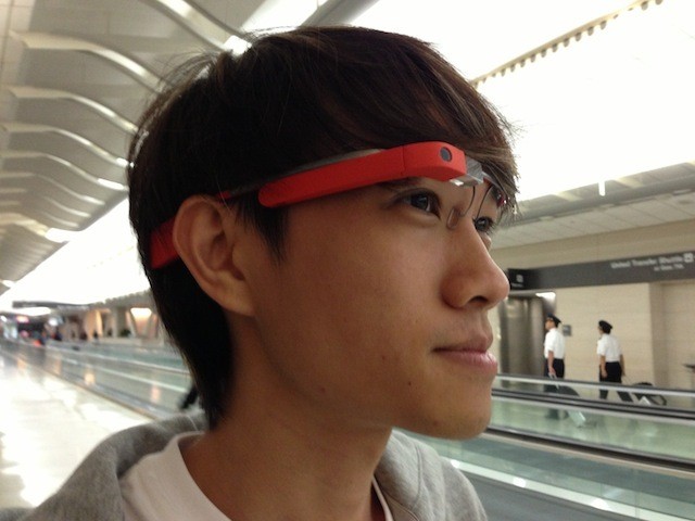 Menjajal Sensasi Google Glass