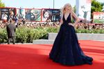 Dakota Fanning Tampil Glamour nan Seksi