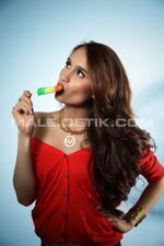 Cinta Laura Tampil Hot di MALE