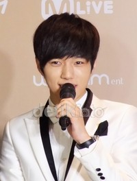 Aku sangat senang bisa menggelar konser di Indonesia dan akan menggelar konser lagi di sini. Aku harap fans bisa menikmati penampilan kami! ujar L.