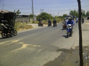 Tertabrak Truk Trailer, Dua Bikers Tewas