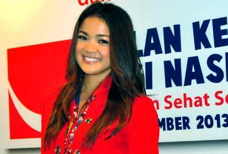 Kisah Nirina Zubir Cabut 4 Gigi Sekaligus Demi Jadi Model Iklan