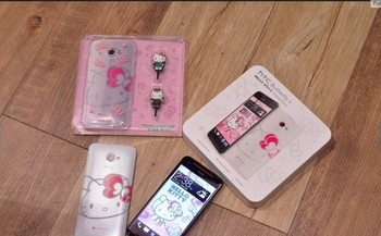     HTC Butterfly S dengan nuansa warna pink yang identik dengan warna kesukaan wanita. (kredit foto: engadget)