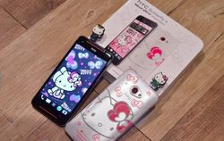 Gaya Girly Hello Kitty di HTC Butterfly S
