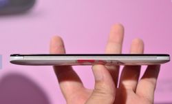 Gaya Girly Hello Kitty di HTC Butterfly S
