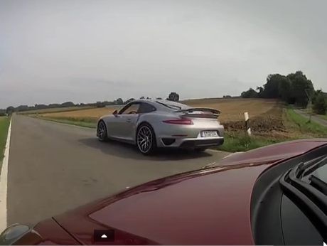 Porsche 911 Turbo S Vs McLaren MP4-12C, Siapa Paling Cepat?