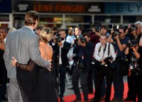 Penampilan keduanya pun menjadi sorotan para awak media di red carpet. Samir Hussein/Getty Images.