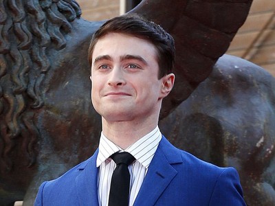 Gaya Necis Daniel Radcliffe di Premiere Kill Your Darling