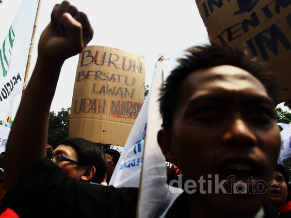 Buruh Tuntut UMP Rp 3,7 Juta