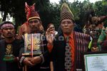 Danau Toba Dirusak, Kalpataru Dikembalikan