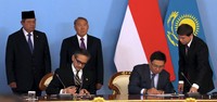 Ada dua MoU yang diteken di depan Presiden SBY dan Presiden Kazakhstan Nursultan Nurbayev di Istana Kepresidenan Ak-Orda, Astana, Senin (2/9/2013). Kedua MoU itu adalah kerjasama di bidang ekonomi yang ditandatangani oleh Menteri Luar Negeri Marty Natalegawa dan Menteri Ekonomi Kazakhstan. Dudi Anung/Setpres.