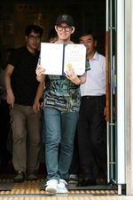 Wajah Sumringah Heechul SuJu Keluar Wamil