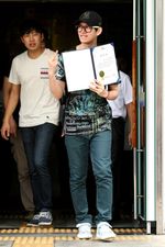 Wajah Sumringah Heechul SuJu Keluar Wamil