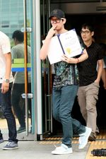 Wajah Sumringah Heechul SuJu Keluar Wamil