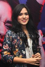 Senyum Manis Raisa