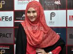 Gaya Zaskia Mecca Berhijab Merah