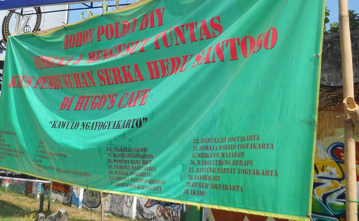 Muncul Spanduk Desakan Agar Polda DIY Usut Tuntas Tewasnya Serka Heru