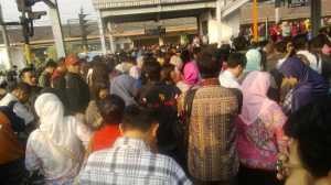 CL Bekasi-Jakarta Kota Dibatalkan Pagi Ini, Penumpang Kesal