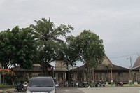 Istana Kuning terdapat di Pangkalan Bun, Kotawaringin Barat, Kalimantan Tengah. Meski cukup luas, namun istana ini terkesan kosong (Vita/detikTravel)