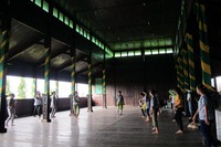 Kini salah satu bagian istana digunakan untuk latihan menari sejumlah anak muda. Mereka berlatih menarikan sejumlah tarian tradisional, seperti saman, gapin, dan tirik (Vita/detikTravel)